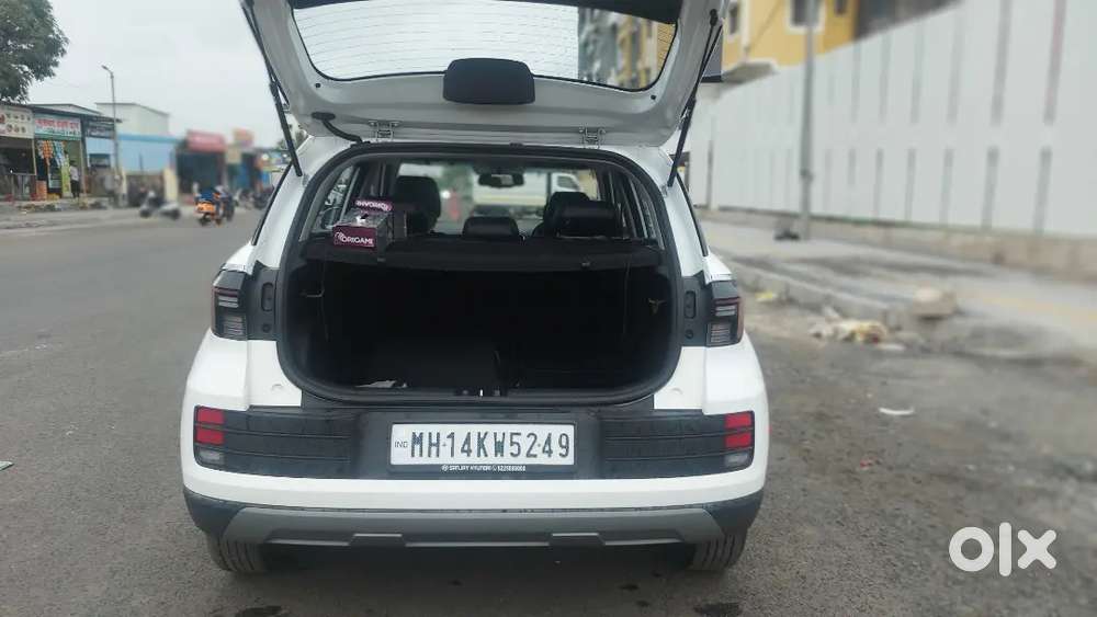 Hyundai Venue 2023 Petrol 18400 Km Driven