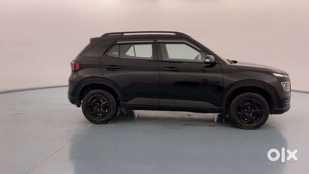 Hyundai Venue Sx Knight Edition Mt, 2023, Petrol