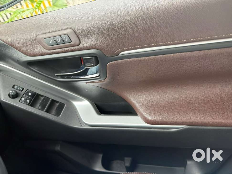 Toyota Innova Hycross 2.0 Zx Hybrid 7 Str, 2024, Petrol
