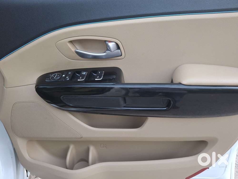 Kia Carnival Premium, 2021, Petrol