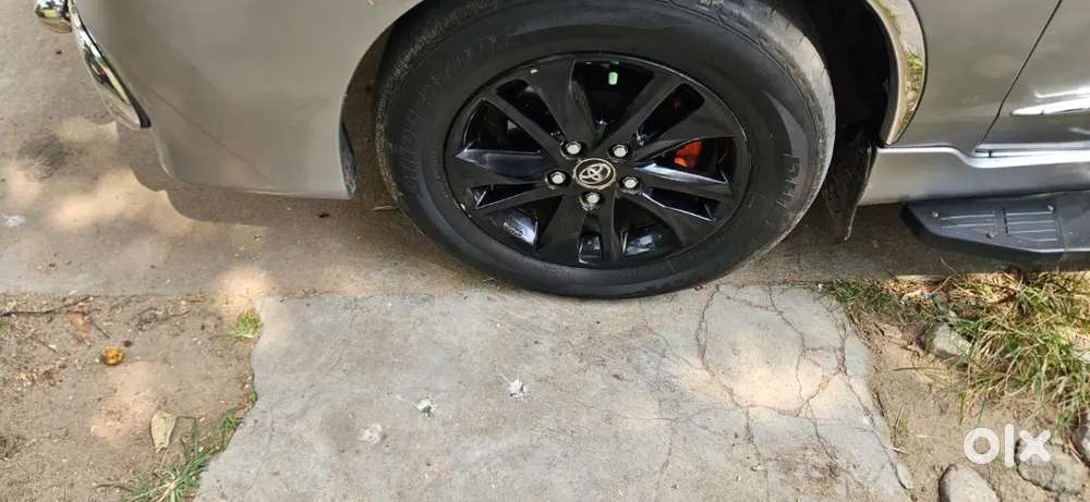 Toyota Innova 2015 Diesel Manual 283000 Km Driven