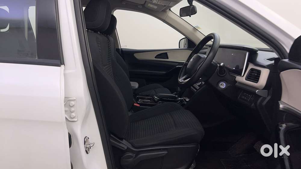 Mahindra Xuv700 2.2 Ax 5 Diesel At 7 Str, 2022, Diesel