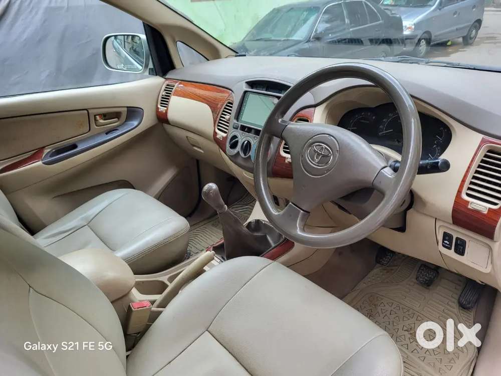 Showroom Track Toyota Innova 8 Seater Diesel 2009