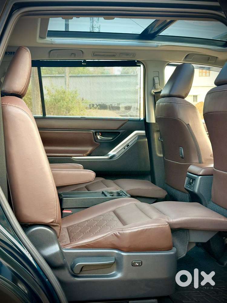 Toyota Innova Hycross 2.0 Zx (o) Hybrid 7 Str, 2023, Petrol