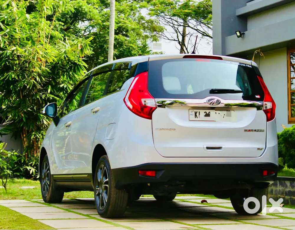 Mahindra Marazzo M6 Plus Low Kms