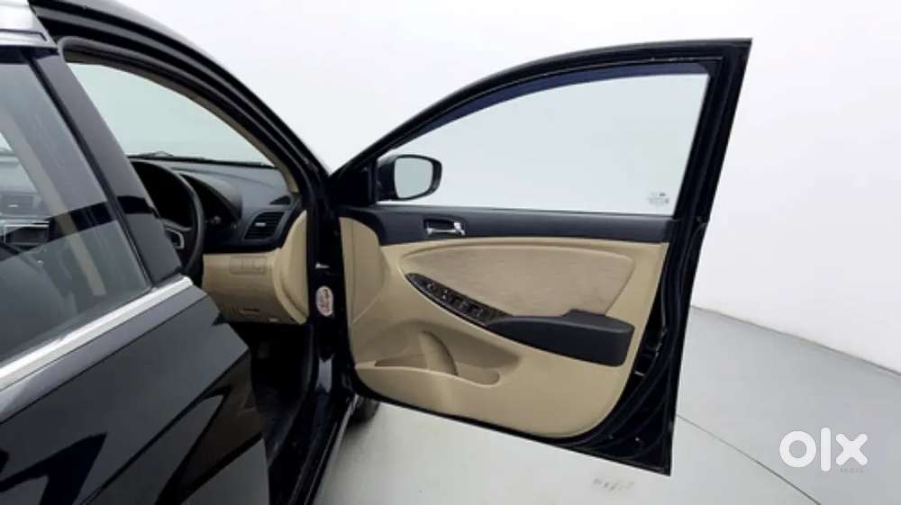 Hyundai Fluidic Verna 2015 Petrol 70000 Km Driven