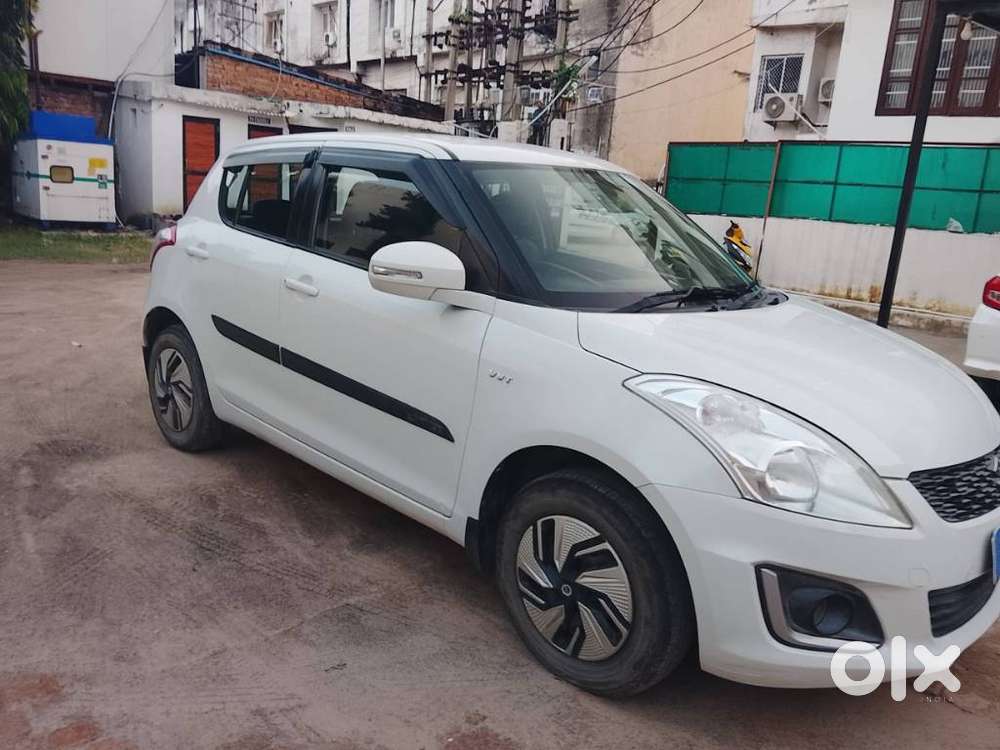 Maruti Suzuki Swift Vxi With Abs, 2015, Petrol
