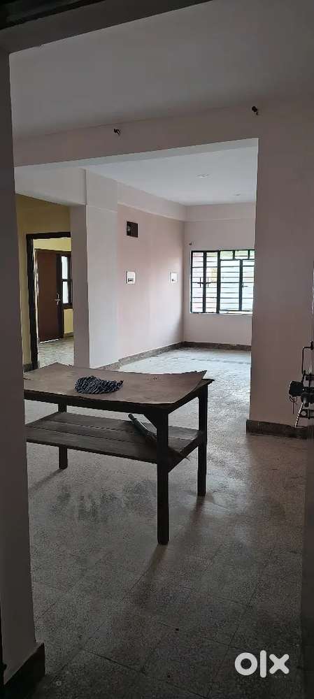 3 BHK Unfurnished Flat for Rent in Sigra, Varanasi | Lift & Parking