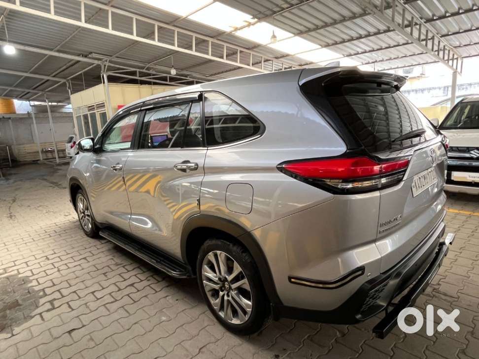 Toyota Innova Hycross 2.0 Zx Hybrid 7 Str, 2023, Petrol