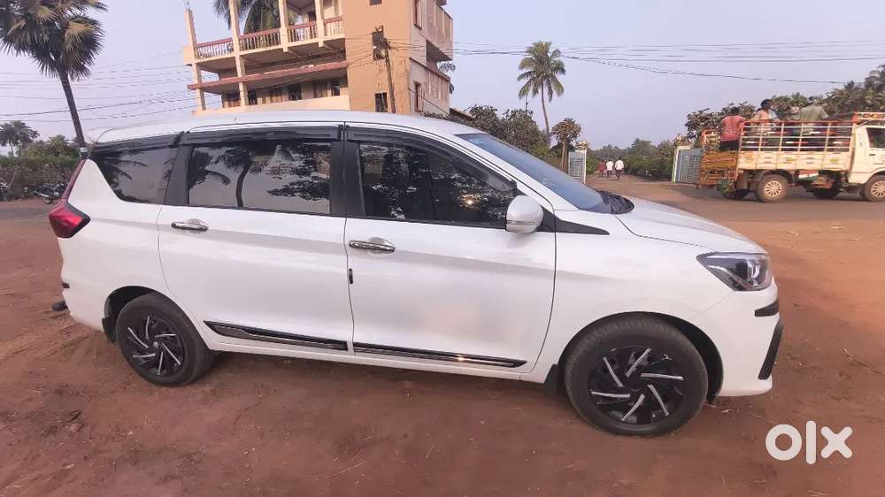 Maruti Suzuki Ertiga Vxi Petrol 2025