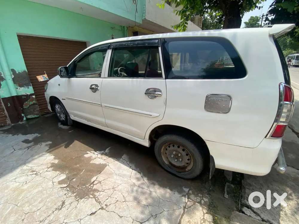 Toyota Innova 2012