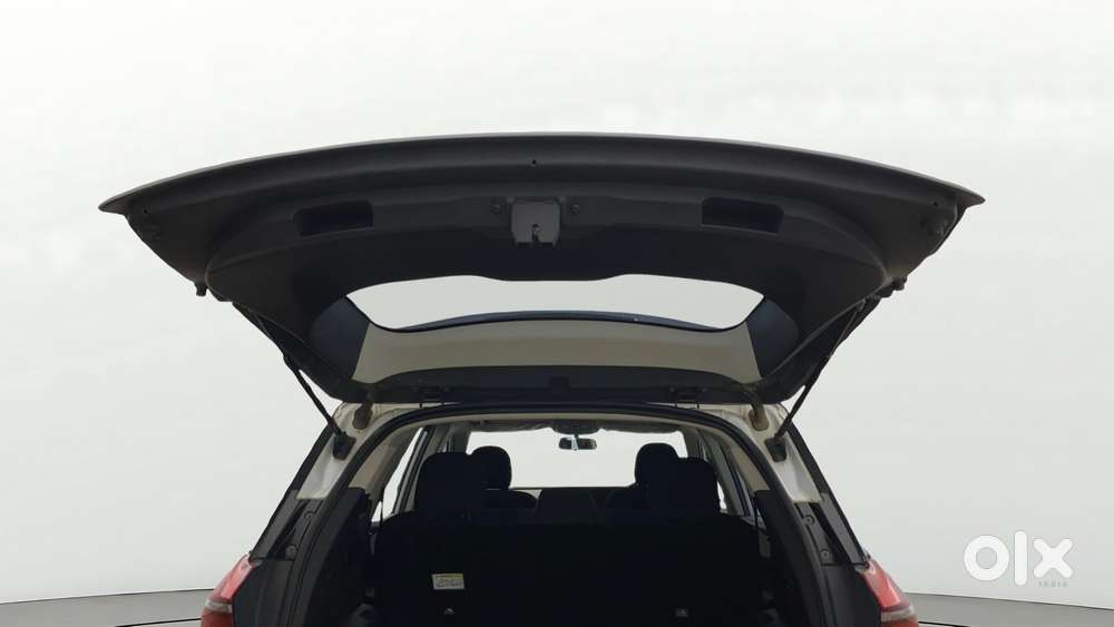 Mahindra Xuv700 2.0 Ax 5 Petrol Mt Str, 2023, Petrol