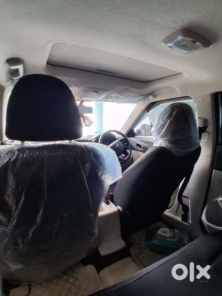 Mahindra Xuv300 2024 Petrol 4900 Km Driven