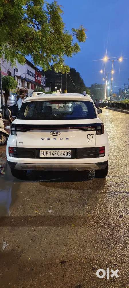 Hyundai Venue 2022 Km Driven