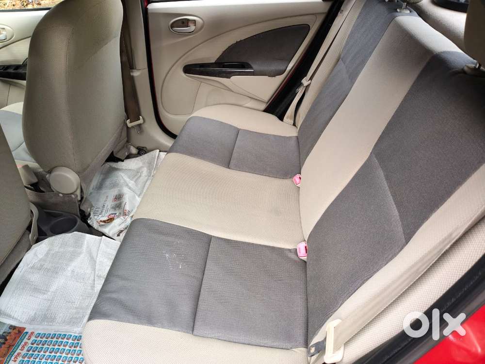 Toyota Etios Liva V Dual Tone, 2016, Petrol