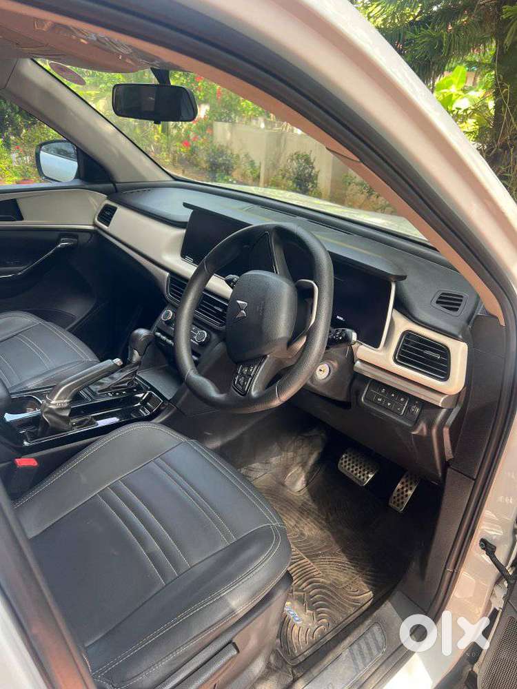 Mahindra Xuv700 2.0 Ax 5 Petrol At Str, 2022, Petrol
