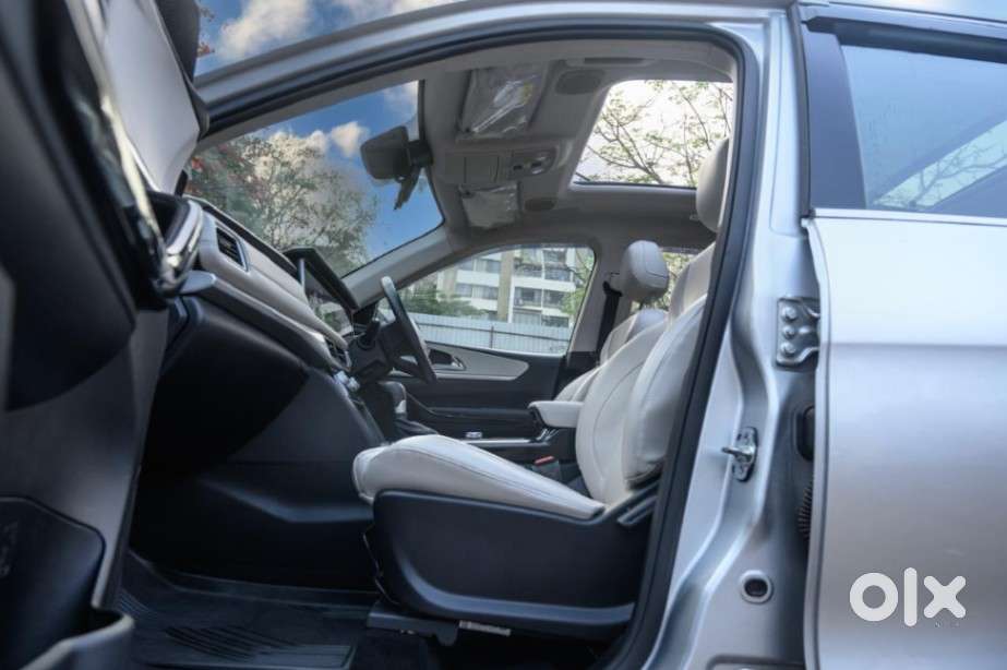 Mahindra Xuv700 2.2 Ax 7 Diesel At Luxury Pack Str Awd, 2022, Diesel