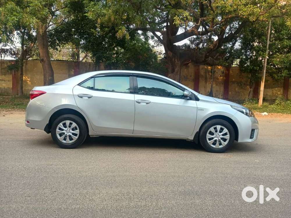 Toyota Corolla Altis 1.8 J, 2015, Petrol