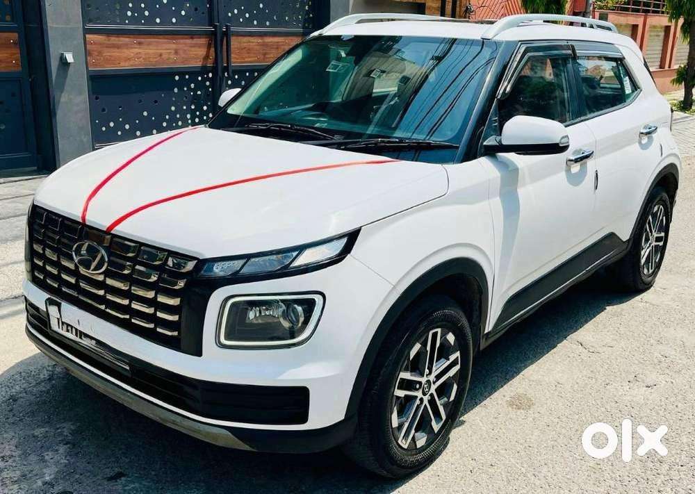 Hyundai Venue Petrol 18000 Km Driven