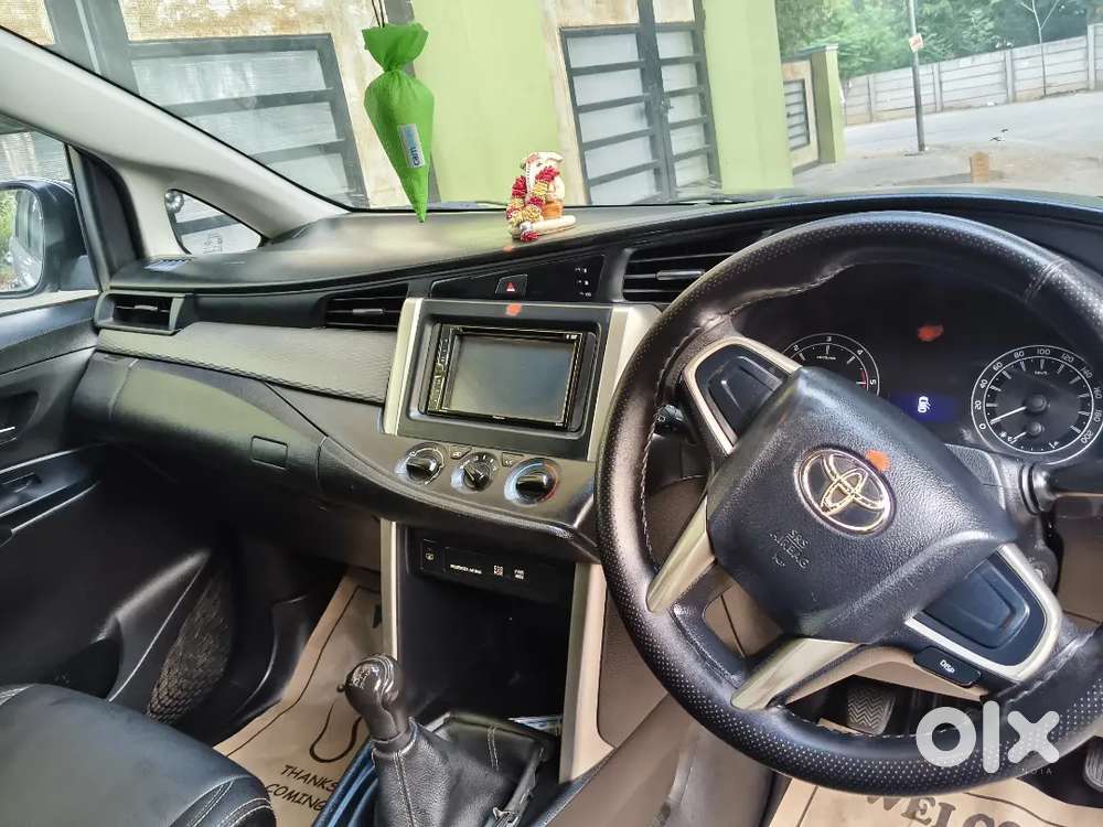 Toyota Innova Crysta 2.4g 2018 Yellow Bord