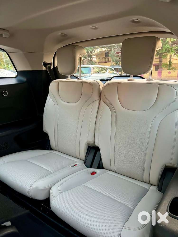 Mahindra Xuv700 2.0 Ax 7 Petrol At Str, 2023, Petrol