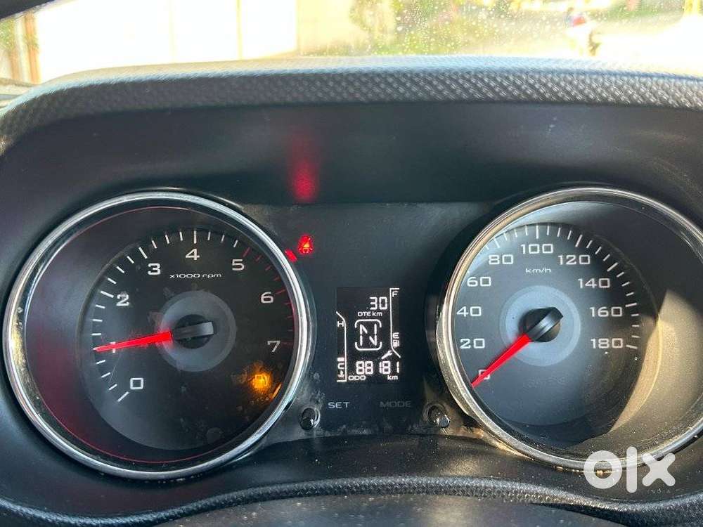 Mahindra Tuv 300 T10, 2020, Diesel