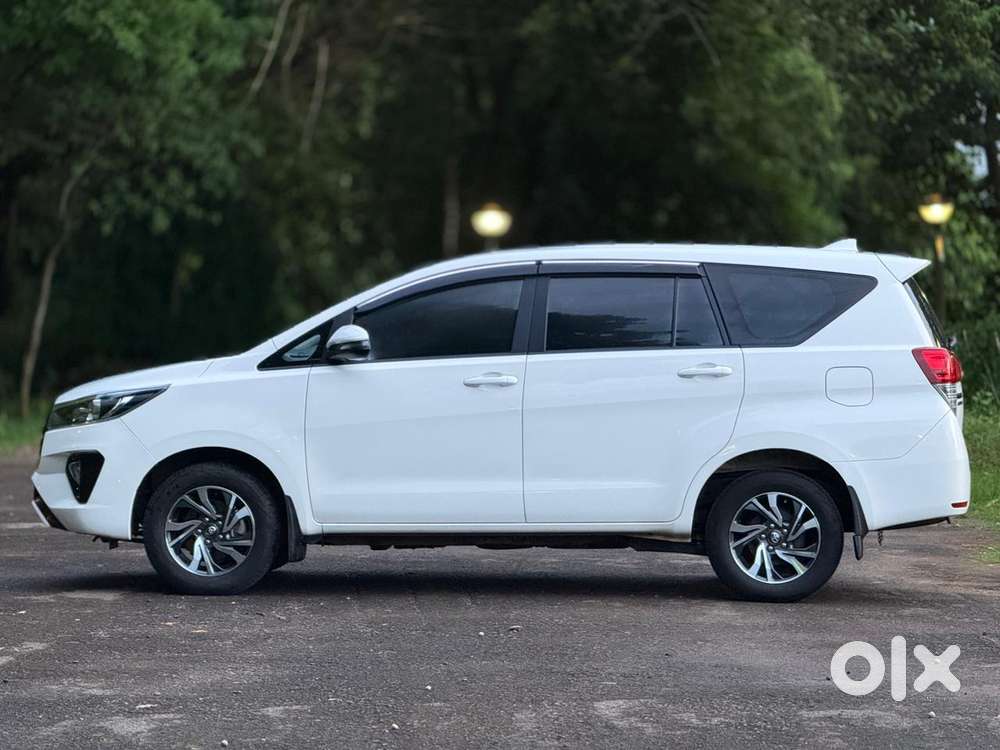 Toyota Innova Crysta 2.4 G Mt 7 Str, 2022, Diesel