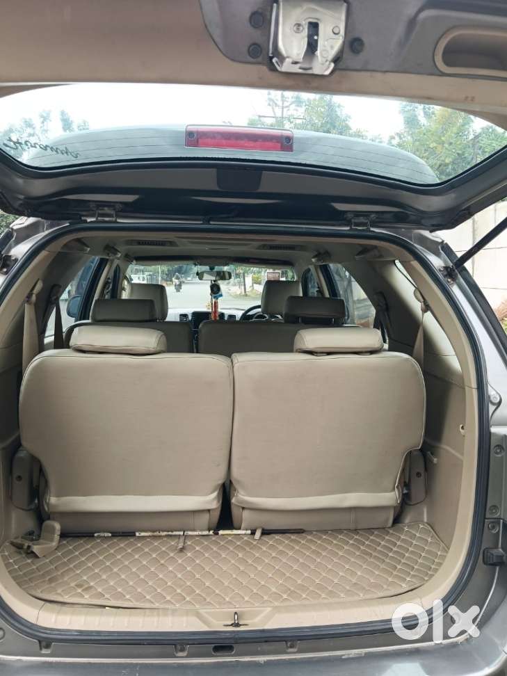 Toyota Fortuner 4x4 Manual Limited Edition, 2011, Diesel