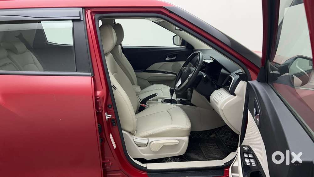 Mahindra Xuv300 W8 (o) 1.5 Diesel Amt, 2023, Diesel