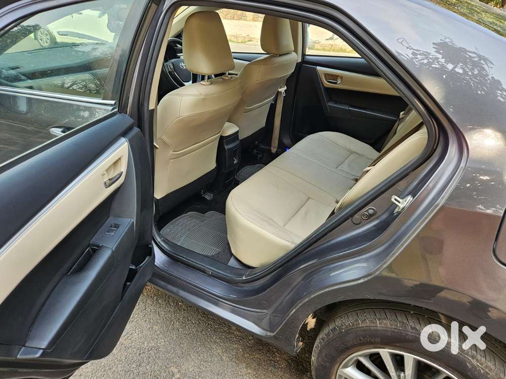Toyota Corolla Altis 2010-2013 Gl, 2015, Petrol