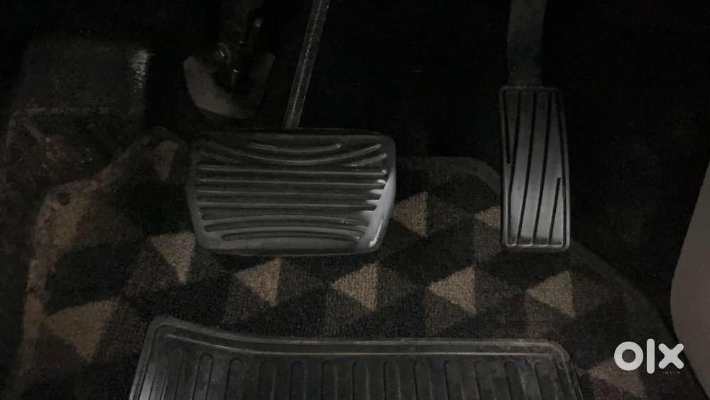 Mahindra Xuv300 1.2 W8 (o) Amt Petrol, 2021, Petrol