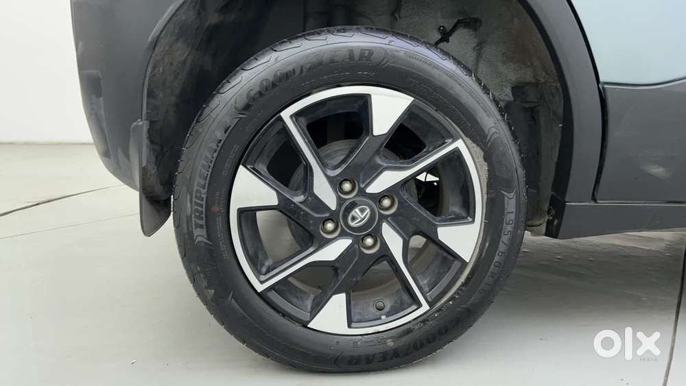 Tata Punch Accomplished Dazzle Sunroof Cng, 2023, Cng & Hybrids