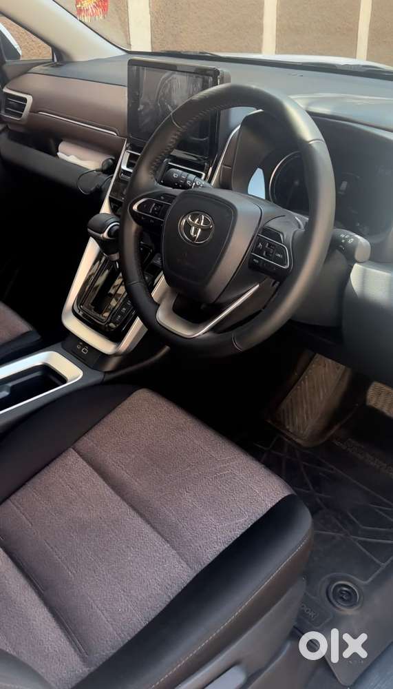 Toyota Innova Hycross 2.0 Vx Hybrid 7 Str, 2023, Petrol