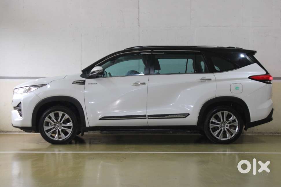 Toyota Innova Hycross 2.0 Zx (o) Hybrid 7 Str, 2023, Petrol