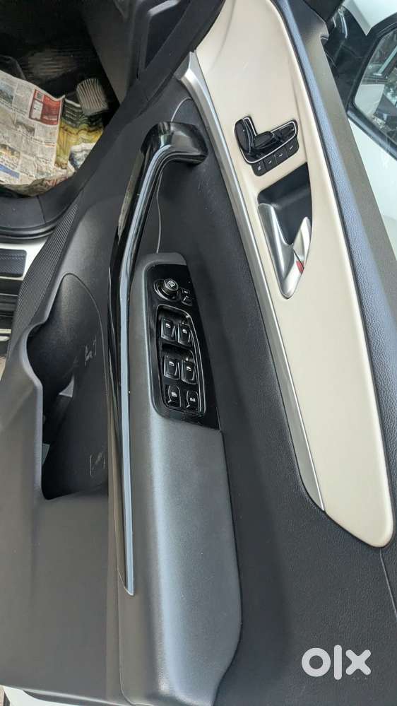 Mahindra Xuv700 2.0 Ax 7 Petrol At Str, 2021, Petrol