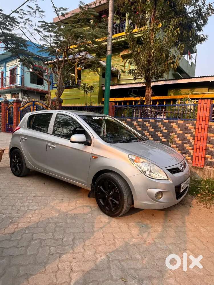 Hyundai I20 2012 Petrol 95000 Km Driveni