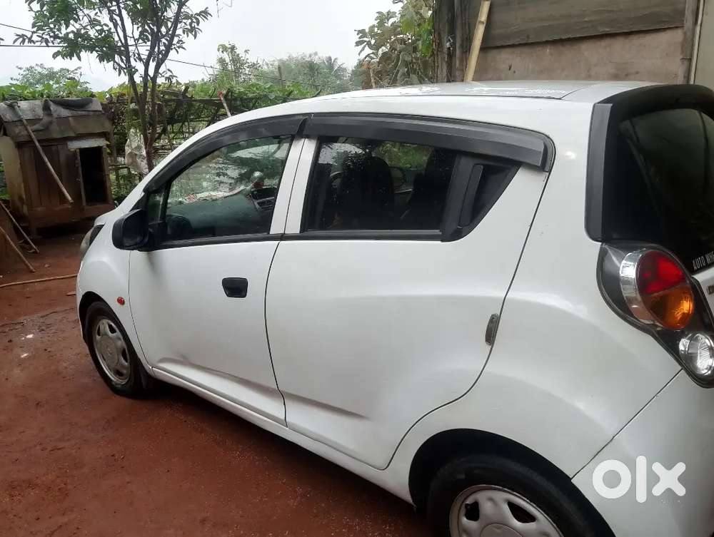 Chevrolet Beat Petrol 2013