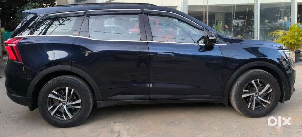 Mahindra Xuv700 2.0 Ax 5 Petrol Mt 7 Str, 2022, Petrol