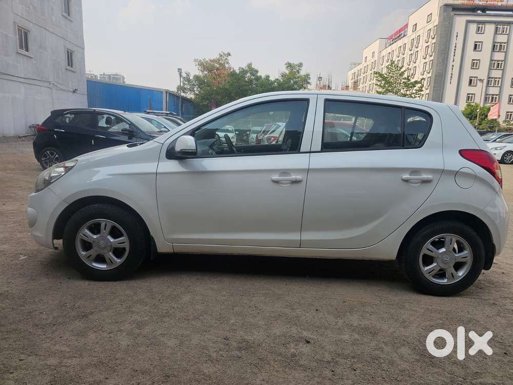 Hyundai I20 2009-2011 Asta, 2011, Petrol