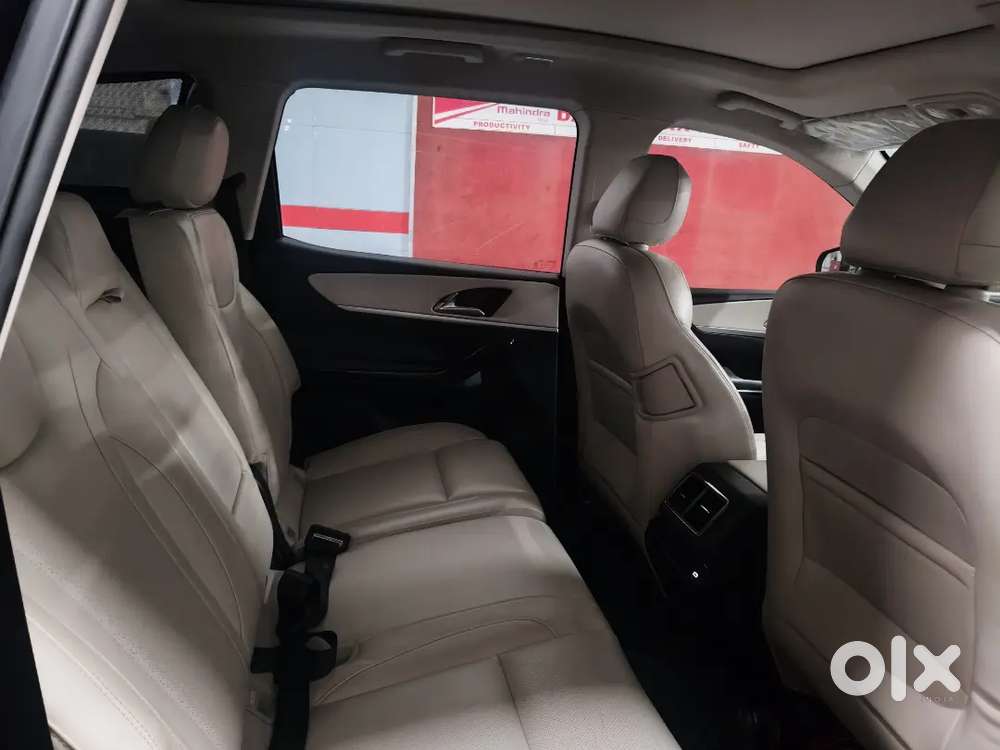 No Middle Man - Xuv 700 Ax7 Midnight Black Automatic Single Owner