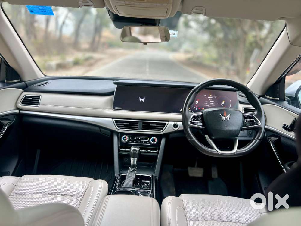 Mahindra Xuv700 2.0 Ax 7 Petrol At Luxury Pack Str, 2022, Petrol