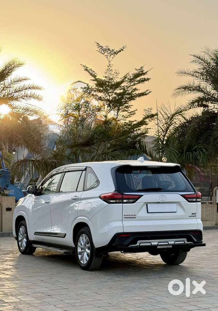 Toyota Innova Hycross 2.0 Vx (o) Hybrid 7 Str, 2024, Petrol