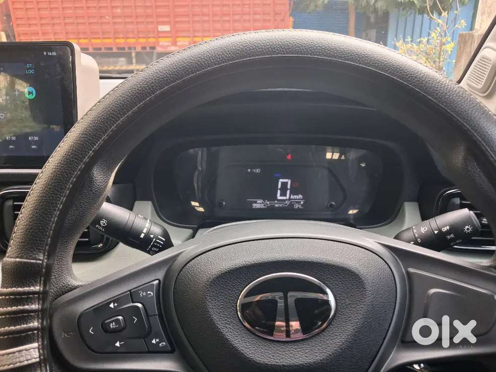 Tata Punch 2023 Petrol 9975 Km Driven