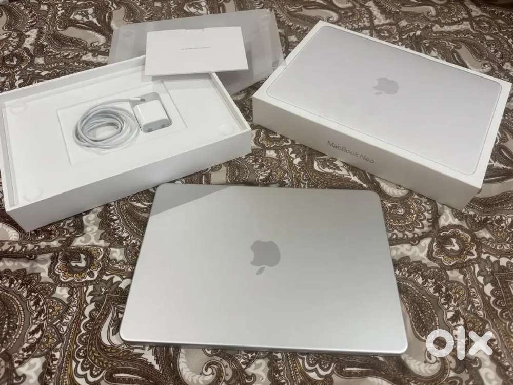 3weeks 513gbssd 13inch MacBook Neo 8gbram with all accessories