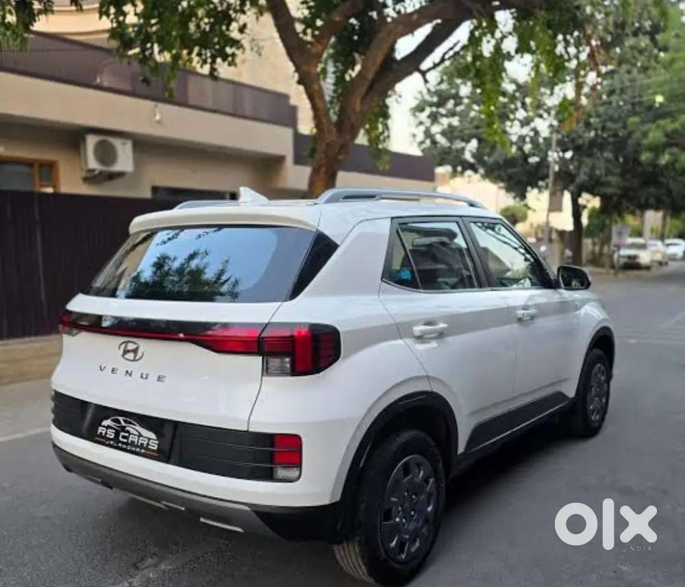 Hyundai Venue Petrol Manual 2024