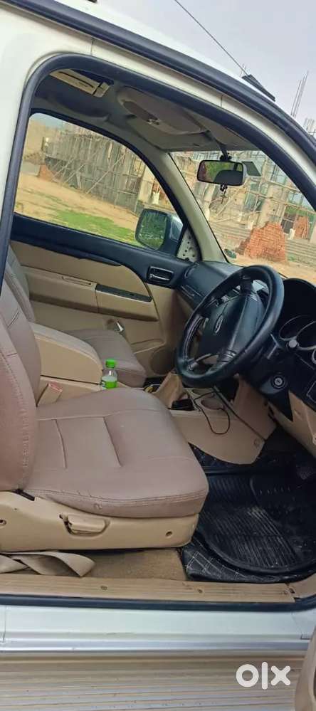 Ford Endeavour Showroom Mainted Vehicle Good Condition Very Less Drive