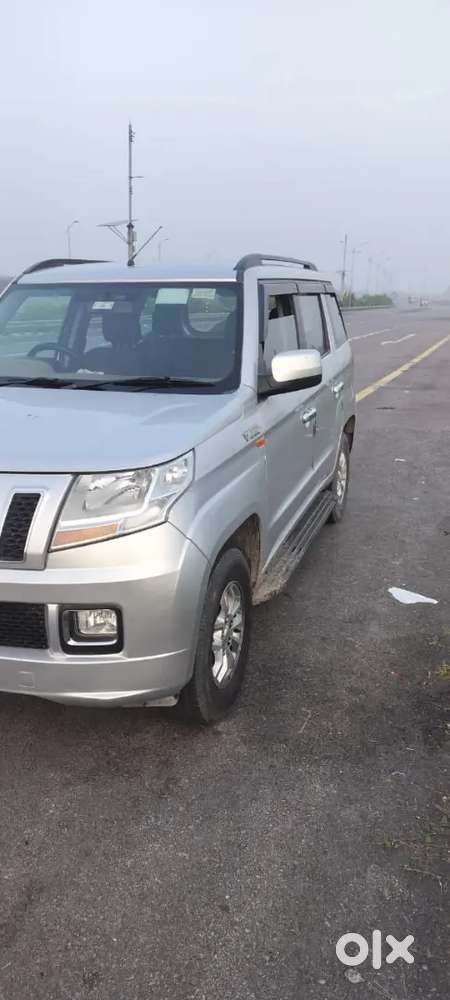 Mahindra Tuv 300 2017 Top Modal