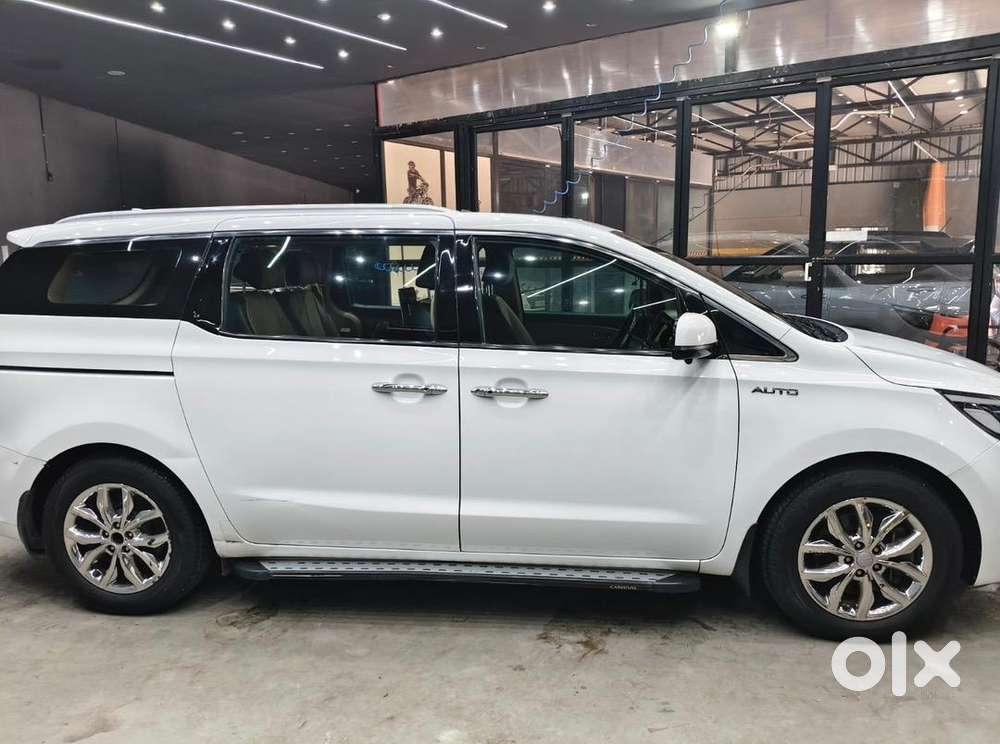 2021 model kia carnival limousine AT  1.04 lakh kilometres driven