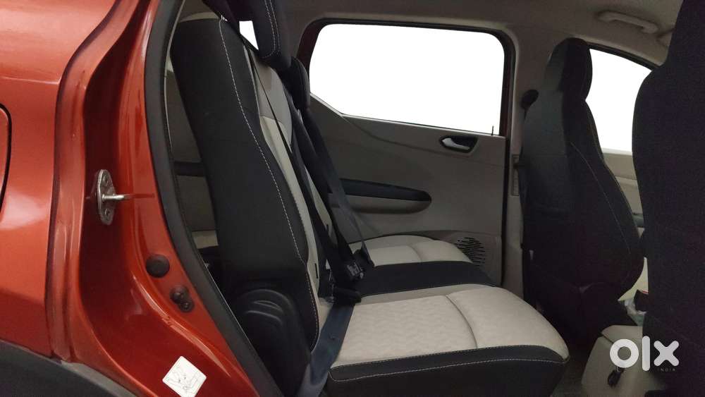 Renault Triber Rxt Easy-r Amt, 2025, Petrol