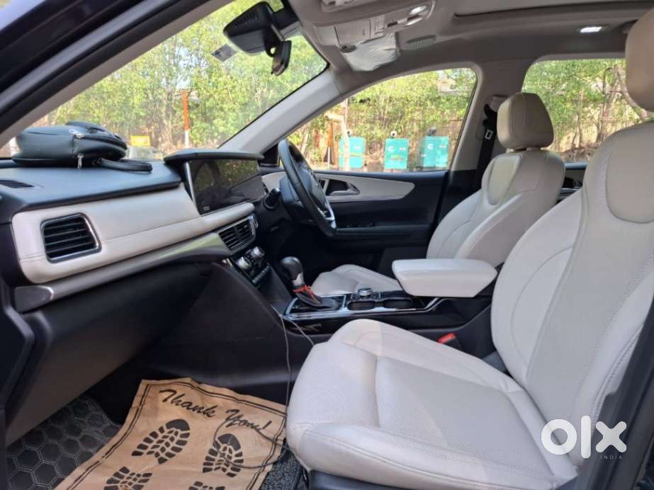 Mahindra Xuv700 2.2 Ax 7 Diesel At Luxury Pack Str Awd, 2025, Diesel